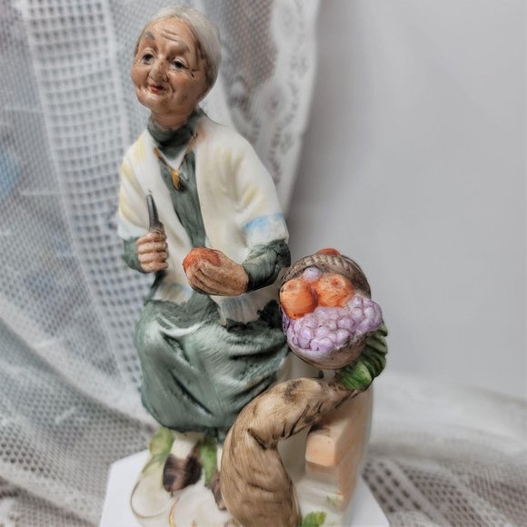 Old Woman Peeling Apples Figurine Vintage Hand Pai - Picture 4 of 9